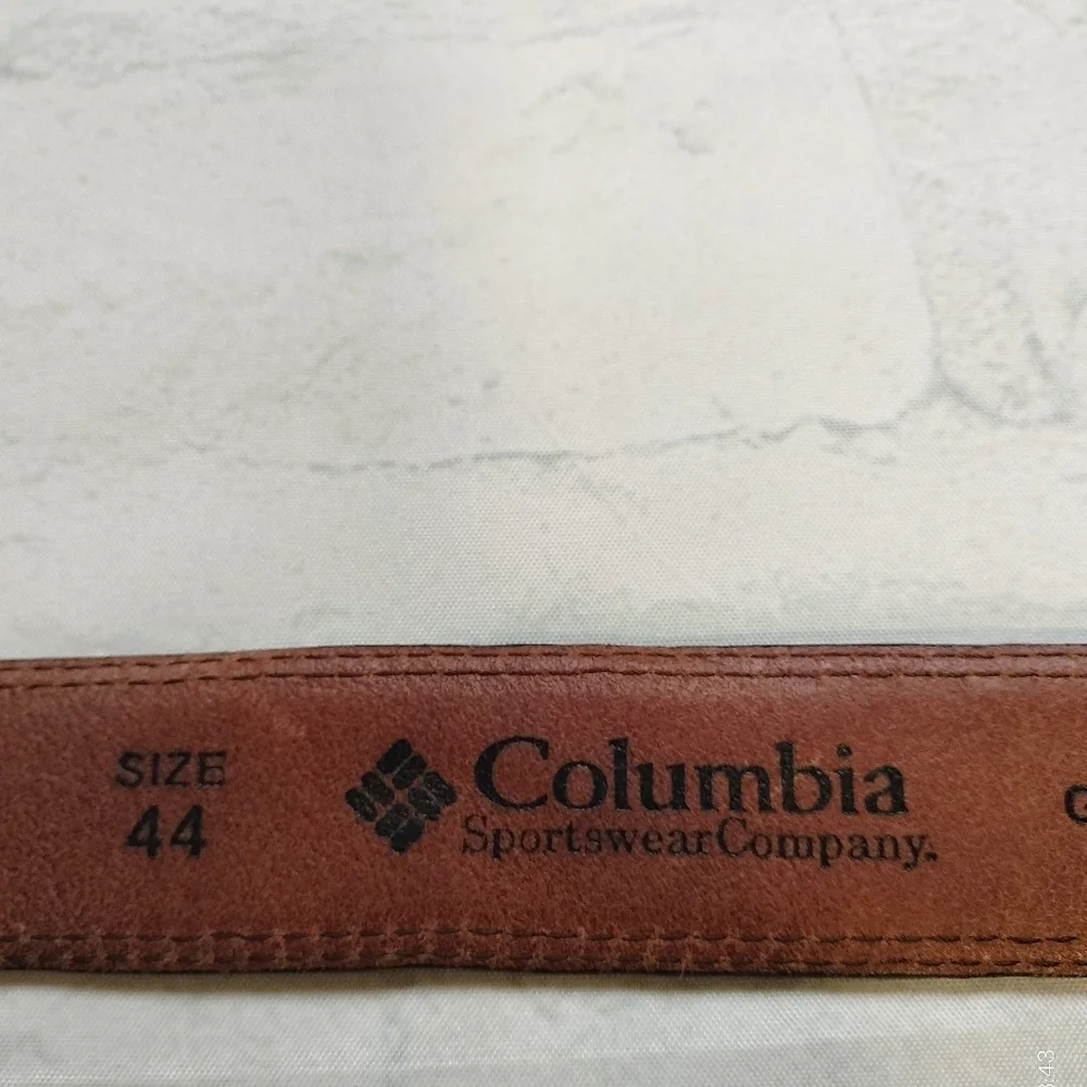Columbia Men's Brown Genuine Leather Belt Sz 44 Metal Buckle